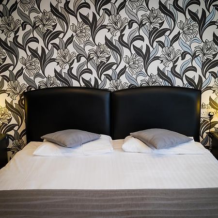 Glebe Hotel Barford  Bagian luar foto