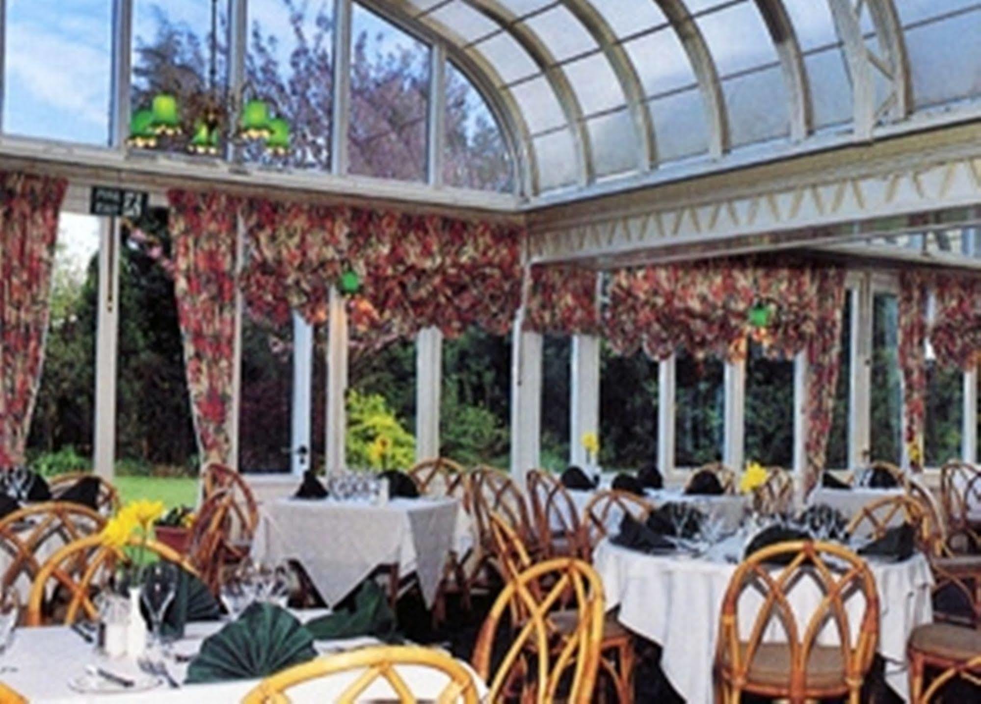 Glebe Hotel Barford  Bagian luar foto
