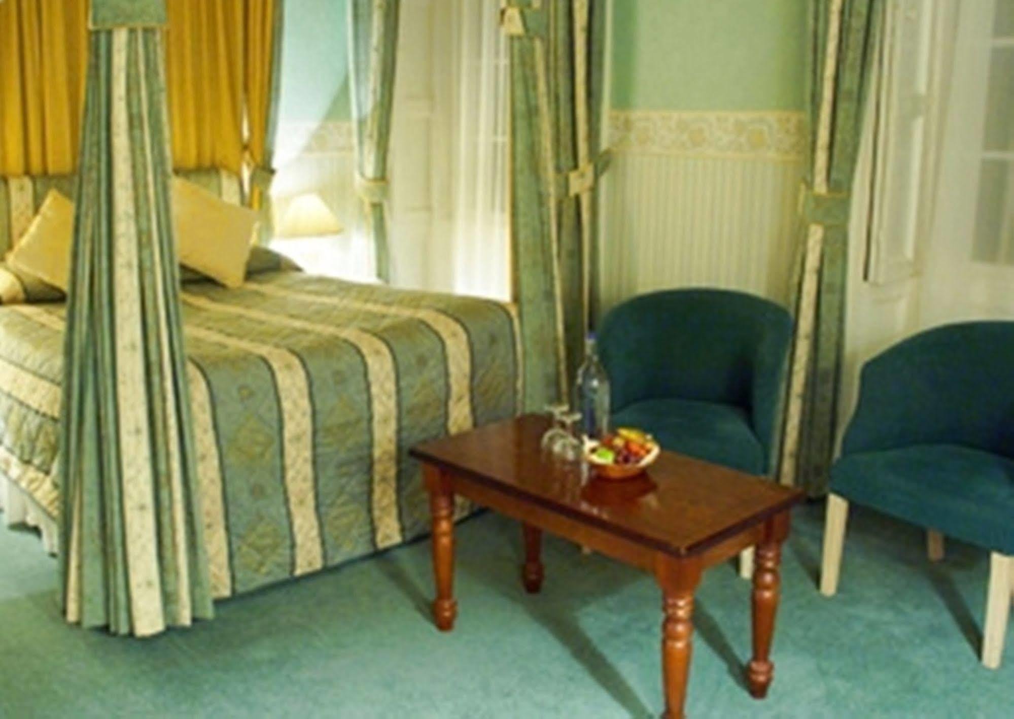 Glebe Hotel Barford  Bagian luar foto