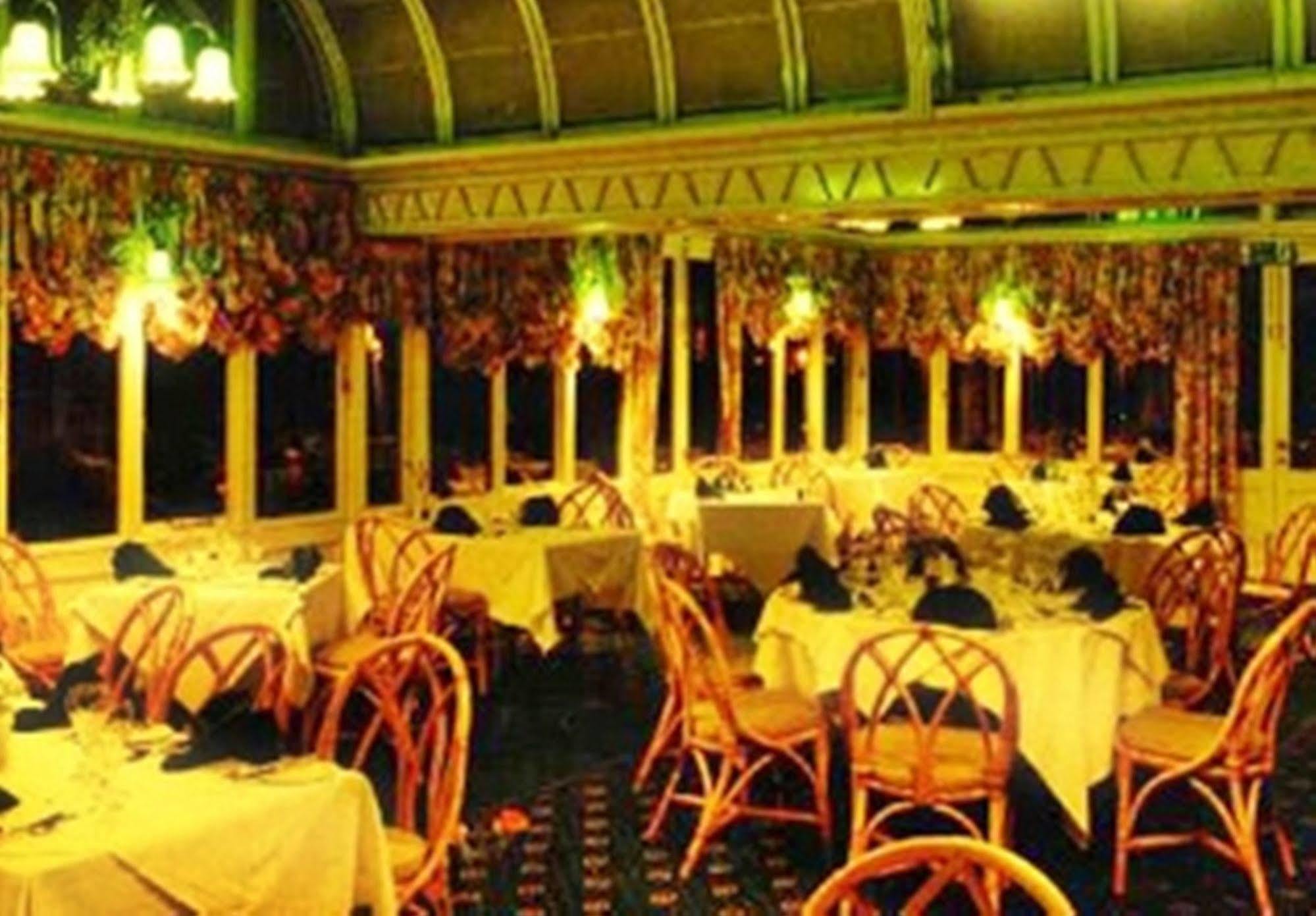 Glebe Hotel Barford  Bagian luar foto