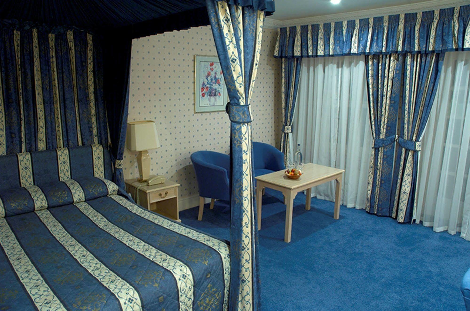 Glebe Hotel Barford  Bagian luar foto