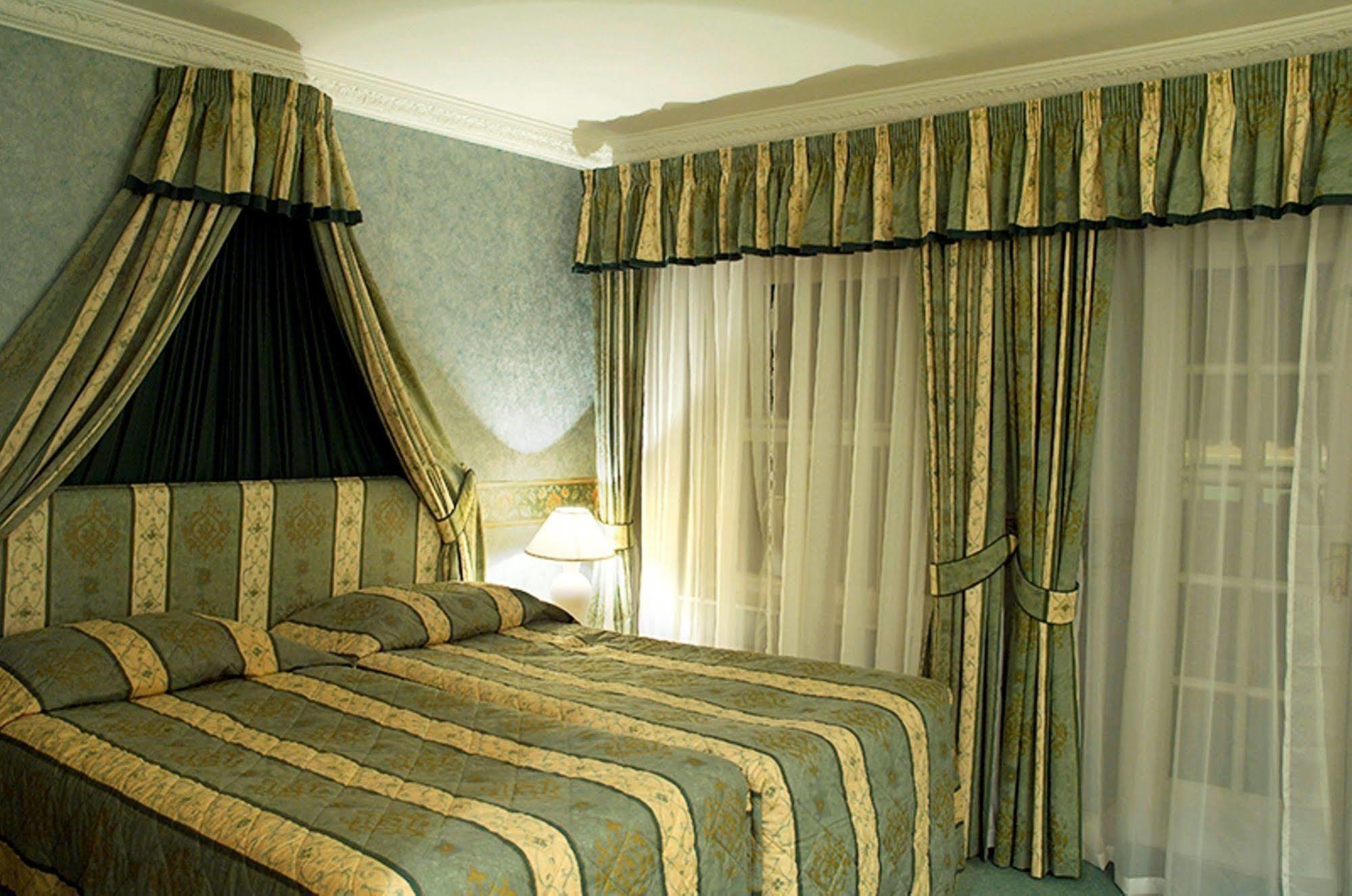 Glebe Hotel Barford  Bagian luar foto