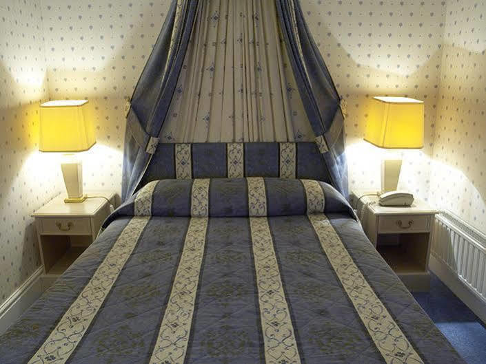 Glebe Hotel Barford  Bagian luar foto
